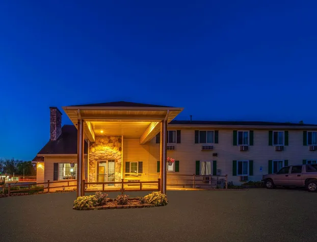 Super 8 by Wyndham Berlin WI hotel detail image 1