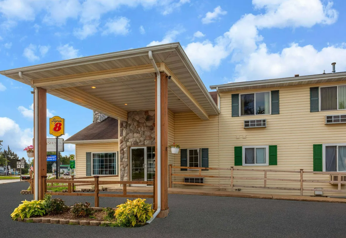 Super 8 by Wyndham Berlin WI hotel hero