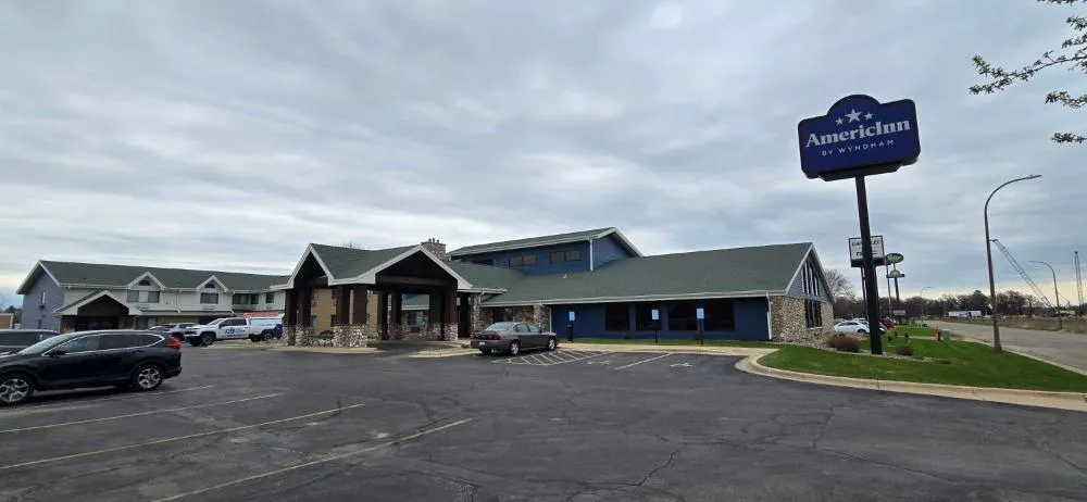 AmericInn by Wyndham Austin hotel hero