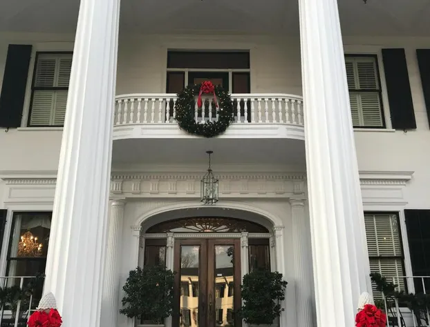 1842 Inn hotel detail image 2