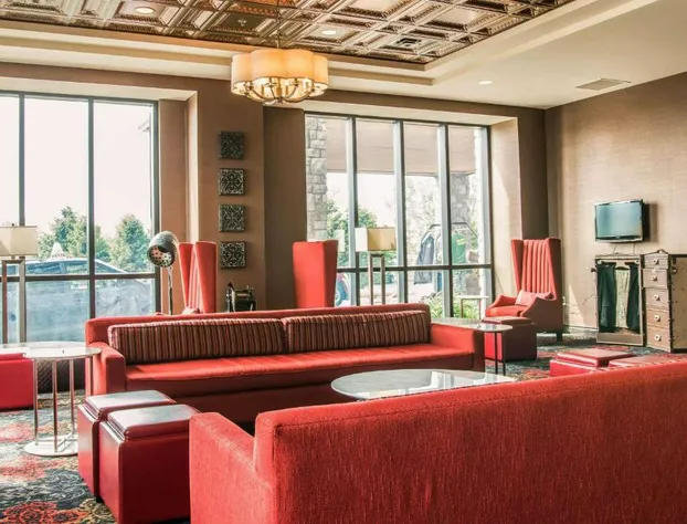 Shoreline Inn & Conference Center, an Ascend Collection Hotel hotel detail image 3