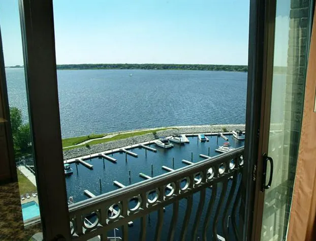 Shoreline Inn & Conference Center, an Ascend Collection Hotel hotel detail image 4