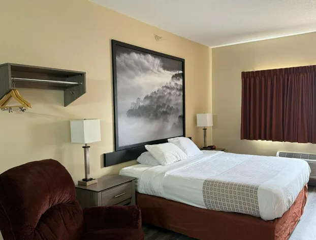 Super 8 by Wyndham Mason City hotel detail image 2
