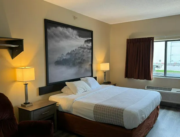 Super 8 by Wyndham Mason City hotel detail image 3