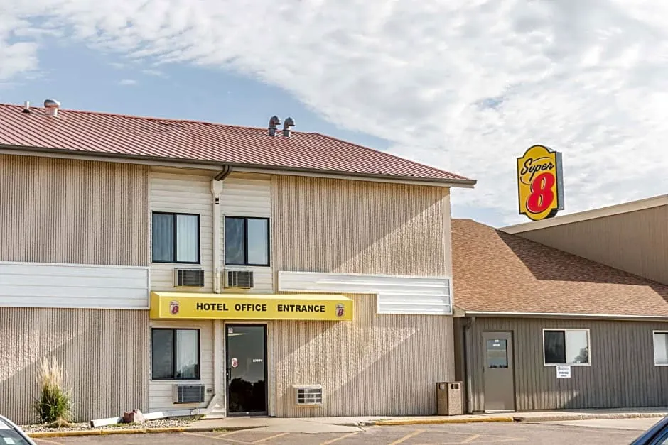 Super 8 by Wyndham Luverne hotel hero