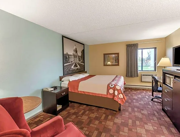 Super 8 by Wyndham Luverne hotel detail image 3