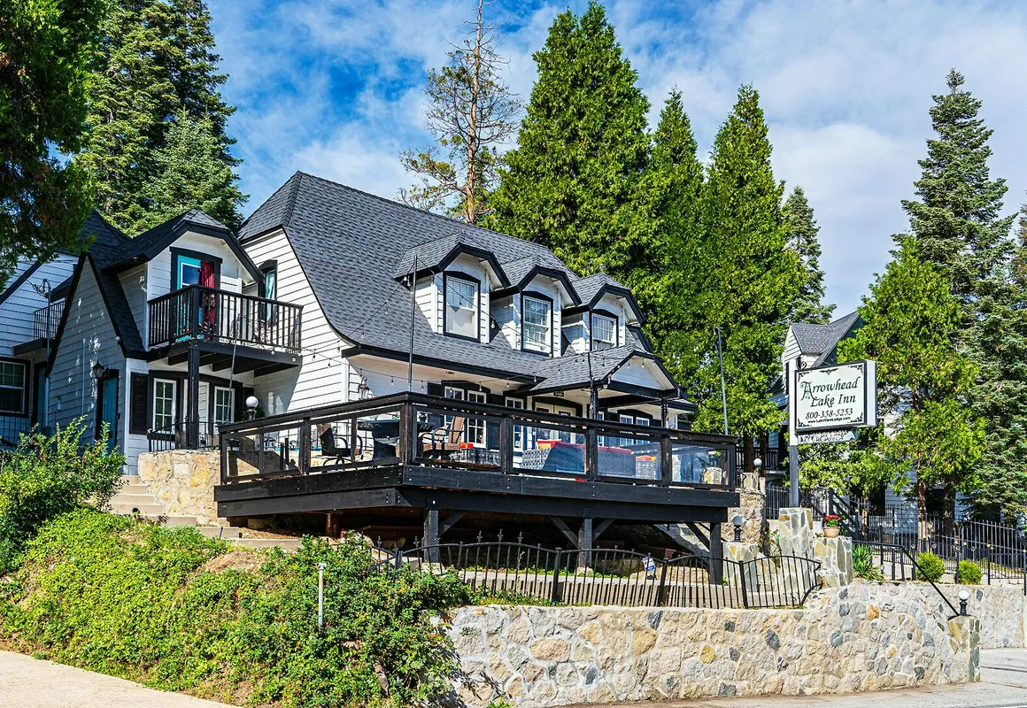 Arrowhead Lake Inn hotel hero