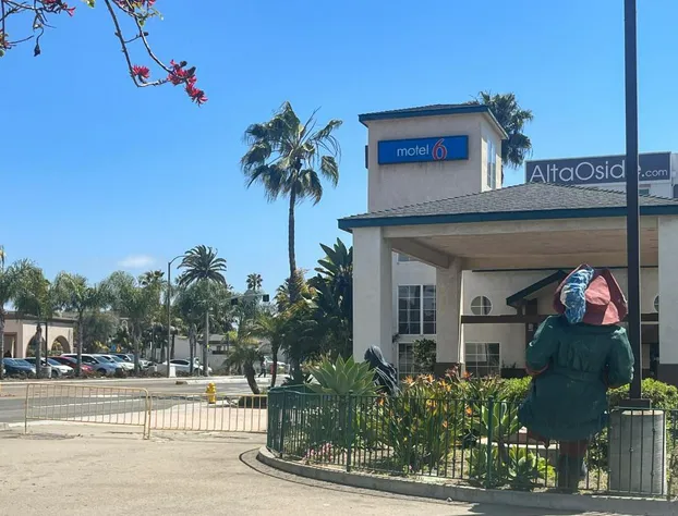 Motel 6 Oceanside, CA Marina / Camp Pendleton hotel detail image 1