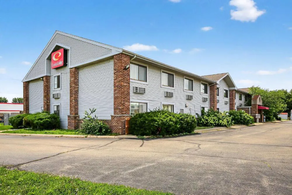 Econo Lodge Princeton hotel hero