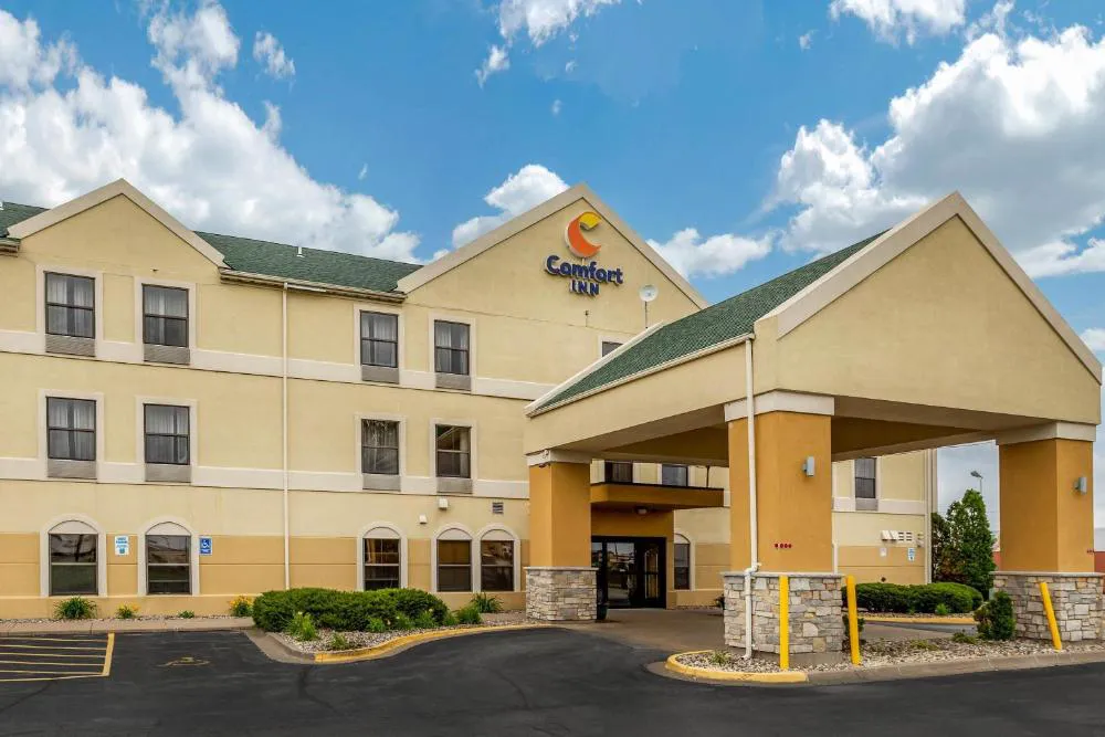Comfort Inn Walcott near Davenport hotel hero