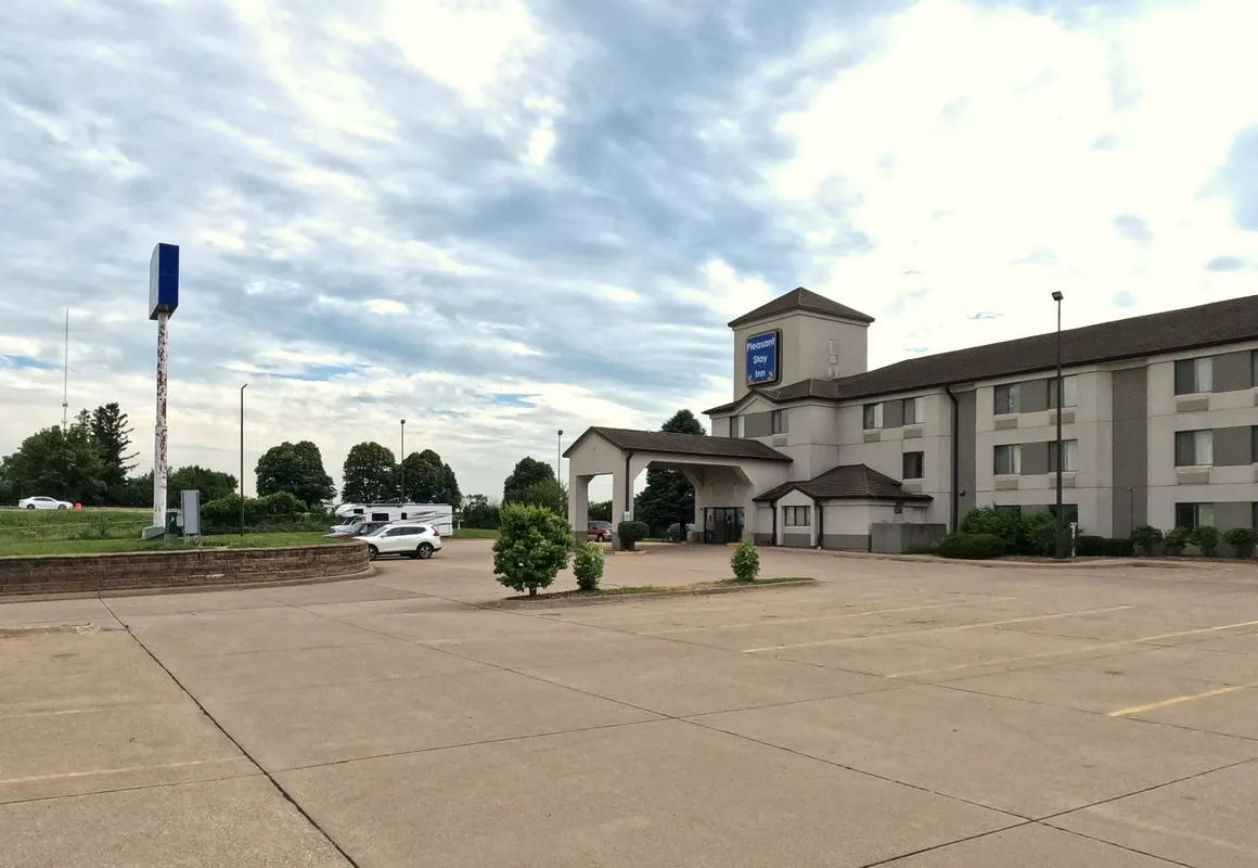 Pleasant Stay Inn & Suites hotel hero