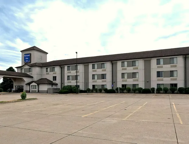 Pleasant Stay Inn & Suites hotel detail image 1