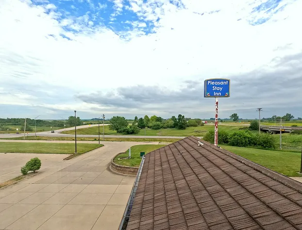 Pleasant Stay Inn & Suites hotel detail image 2