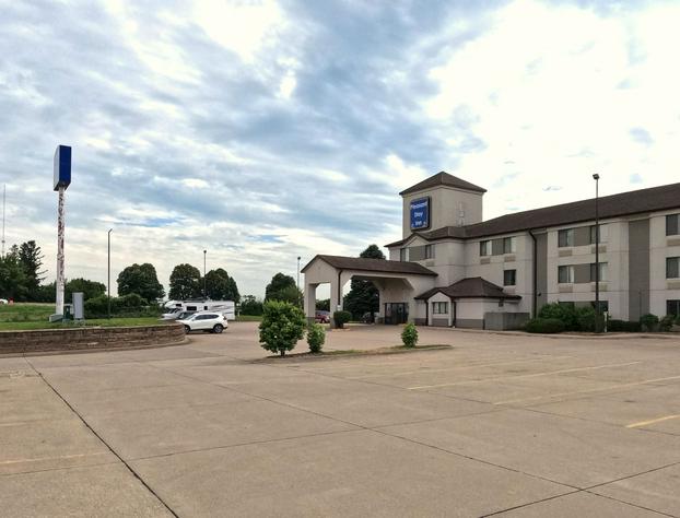 Pleasant stay Inn and Suites Brooklyn hotel detail image 1