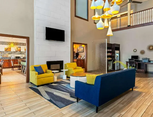 Comfort Suites Vincennes hotel detail image 2