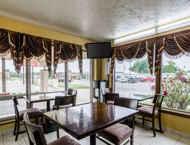 Econo Lodge Winfield hotel detail image 4