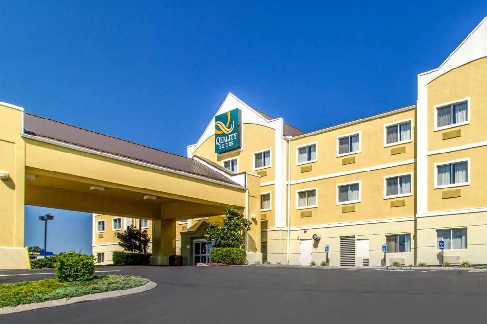 Quality Suites Corbin North hotel hero