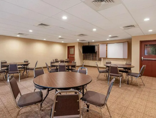 Comfort Inn & Suites hotel detail image 4