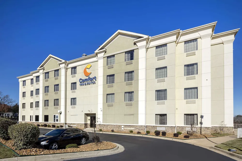 Comfort Inn & Suites North Little Rock McCain Mall hotel hero