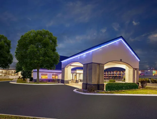 Days Inn by Wyndham Austintown hotel detail image 1