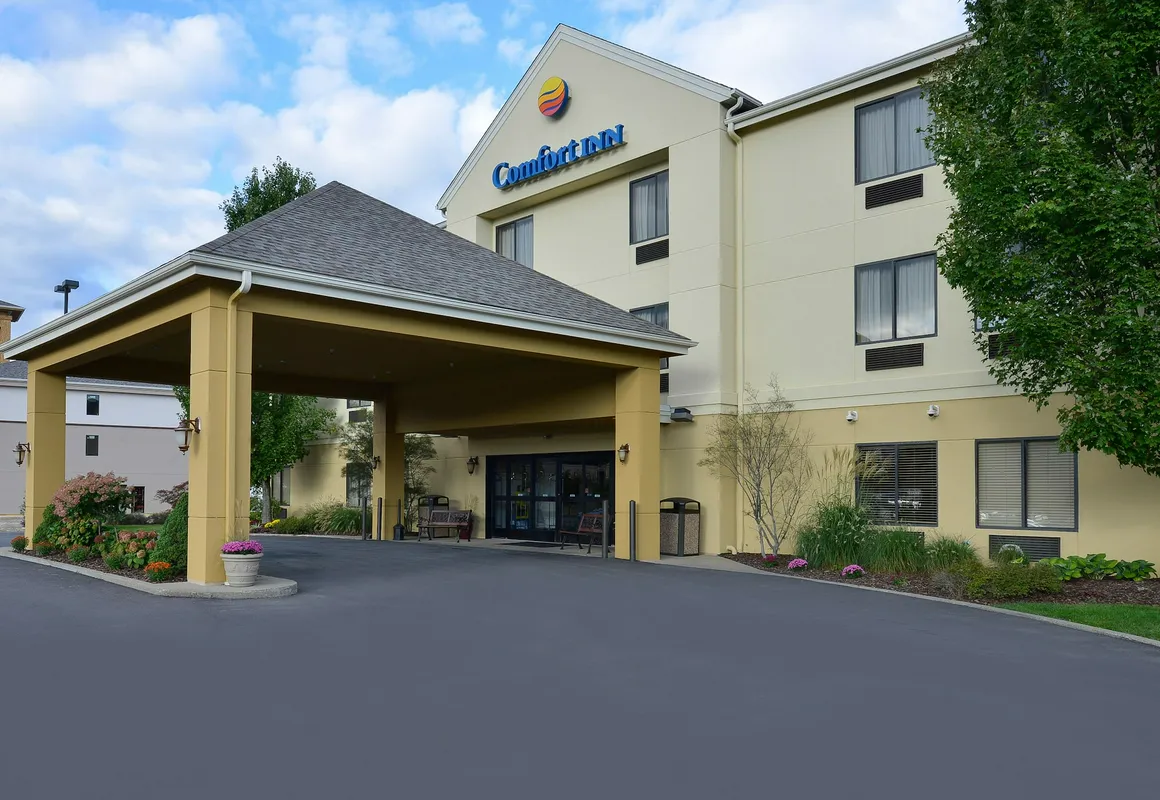 Comfort Inn hotel hero
