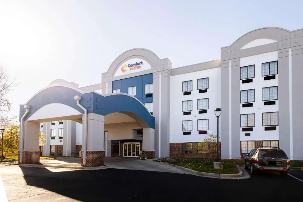 Comfort Suites Springfield I-70 hotel hero