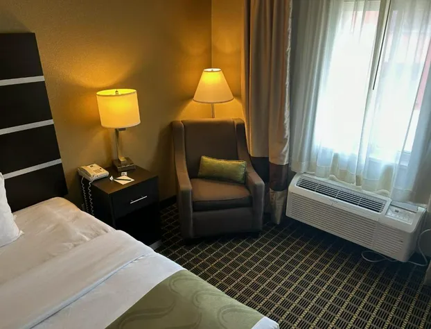 Quality Inn & Suites hotel detail image 3