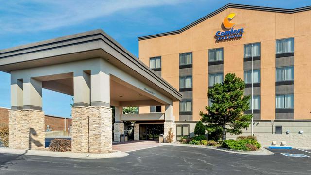 Comfort Inn & Suites hotel detail image 1