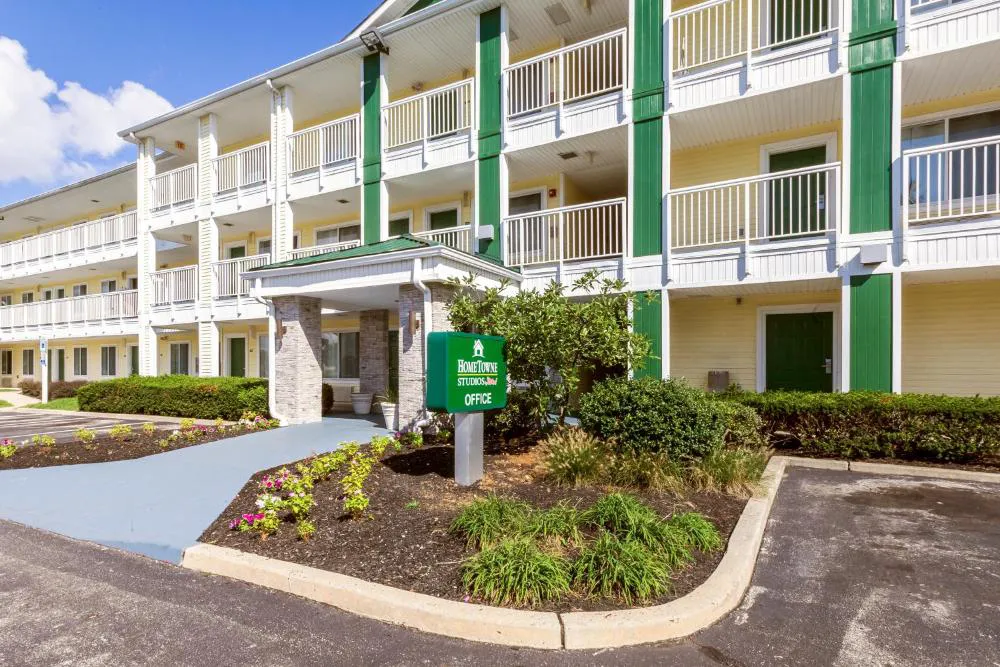HomeTowne Studios by Red Roof Philadelphia - Maple Shade, NJ hotel hero