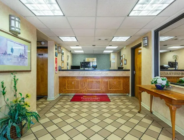 Econo Lodge & Suites Clarksville near Governors Square Mall hotel detail image 3