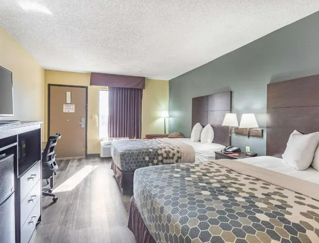 Econo Lodge & Suites Clarksville near Governors Square Mall hotel detail image 4