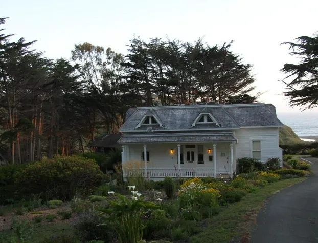 Elk Cove Inn & Spa hotel detail image 1