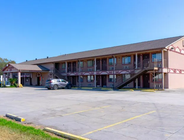 Colonial Inn hotel detail image 1