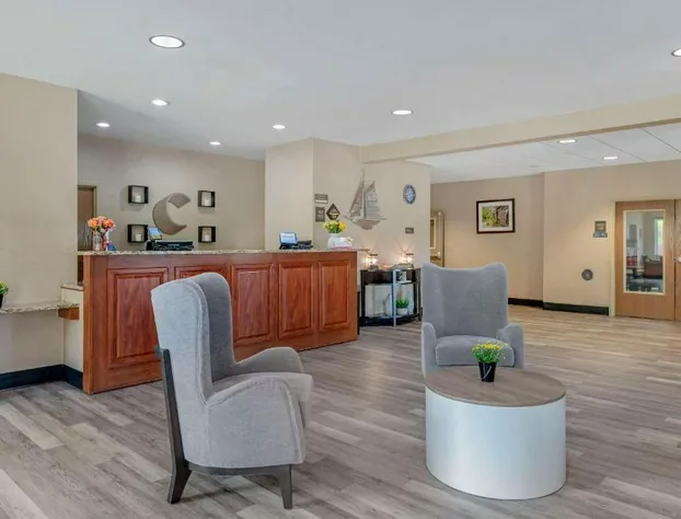 Comfort Suites Lake Geneva East hotel detail image 1