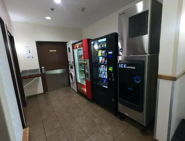 Hometowne Studios & Suites By Red Roof Washington hotel detail image 4