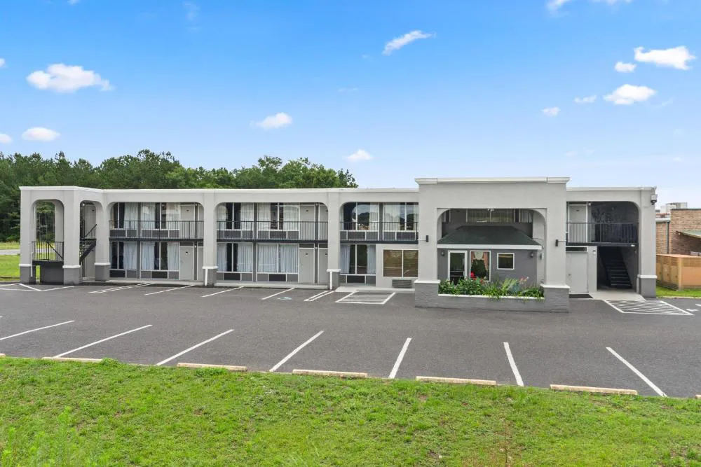 Econo Lodge Andalusia hotel hero