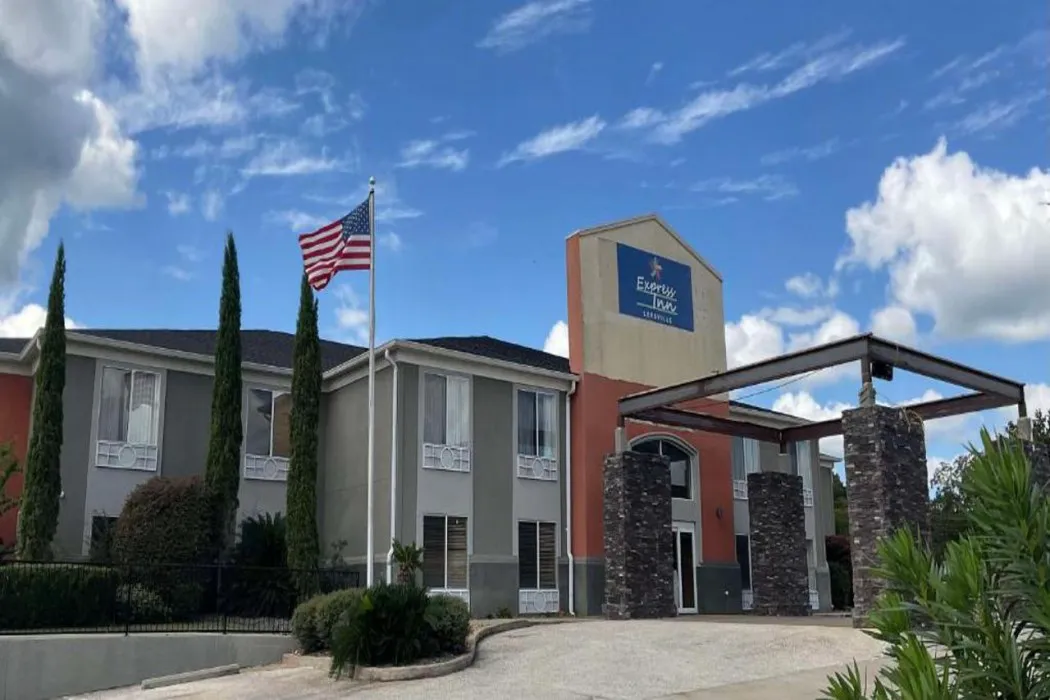Holiday Inn Express Leesville hotel hero