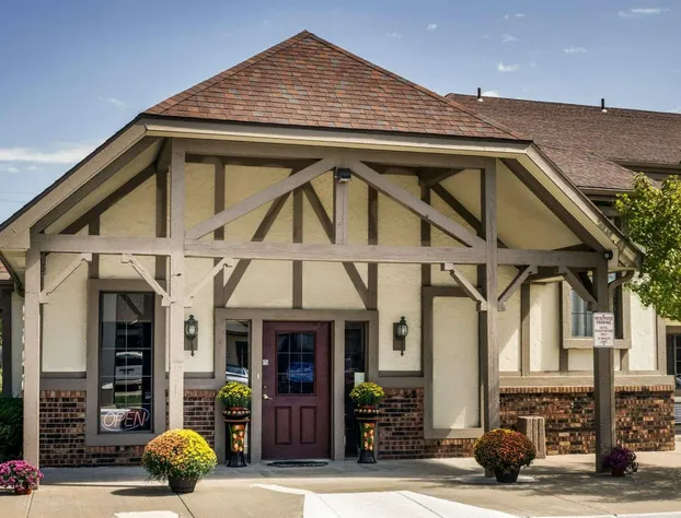 Econo Lodge Lawrence near University hotel detail image 3