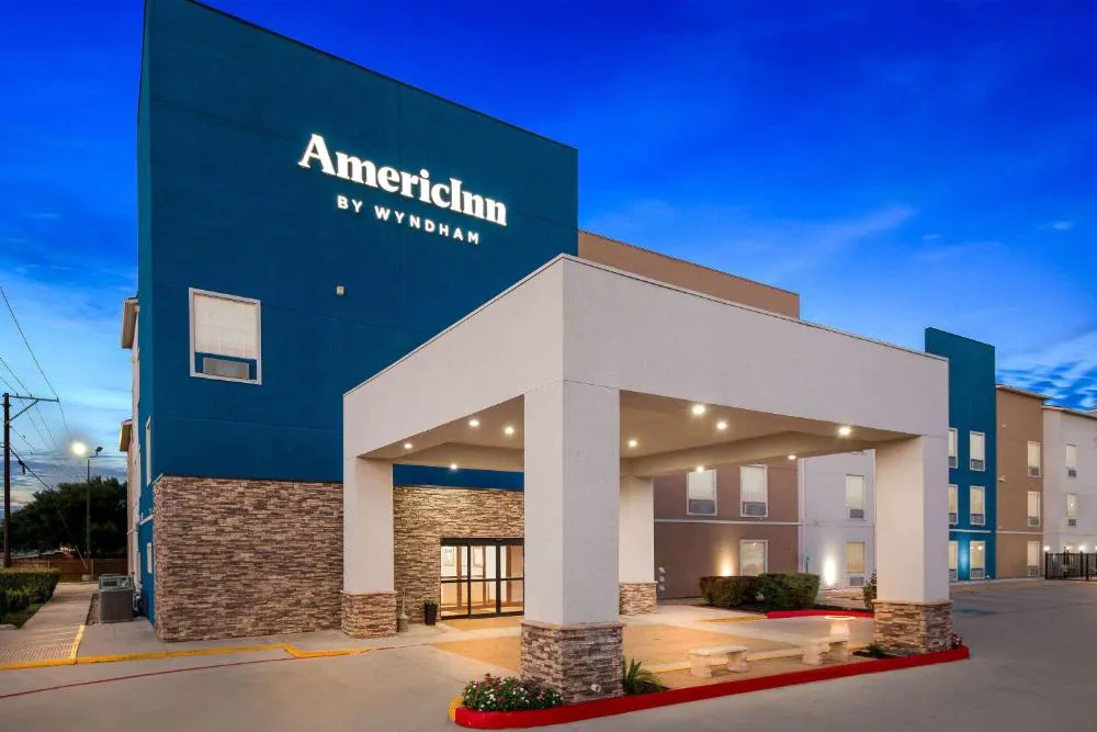 AmericInn by Wyndham New Braunfels hotel hero
