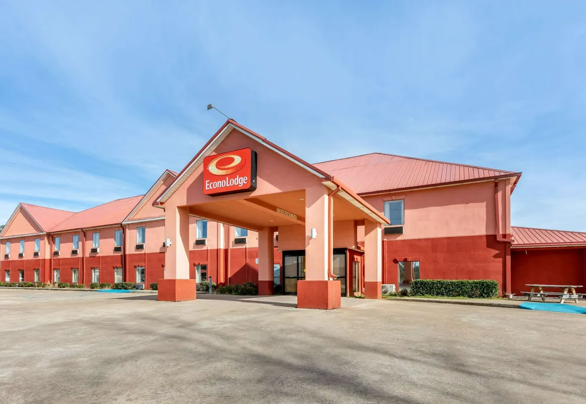 Econo Lodge hotel hero