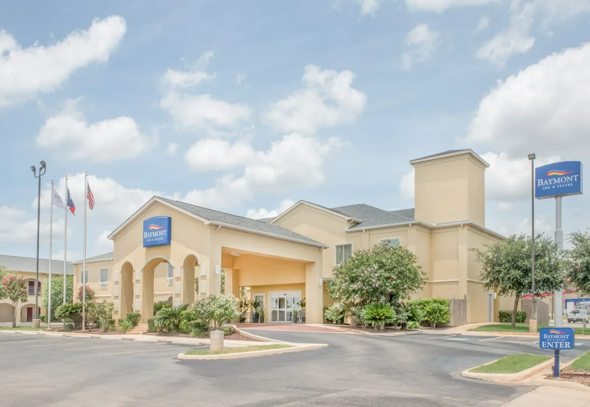 Baymont by Wyndham Pearsall hotel hero