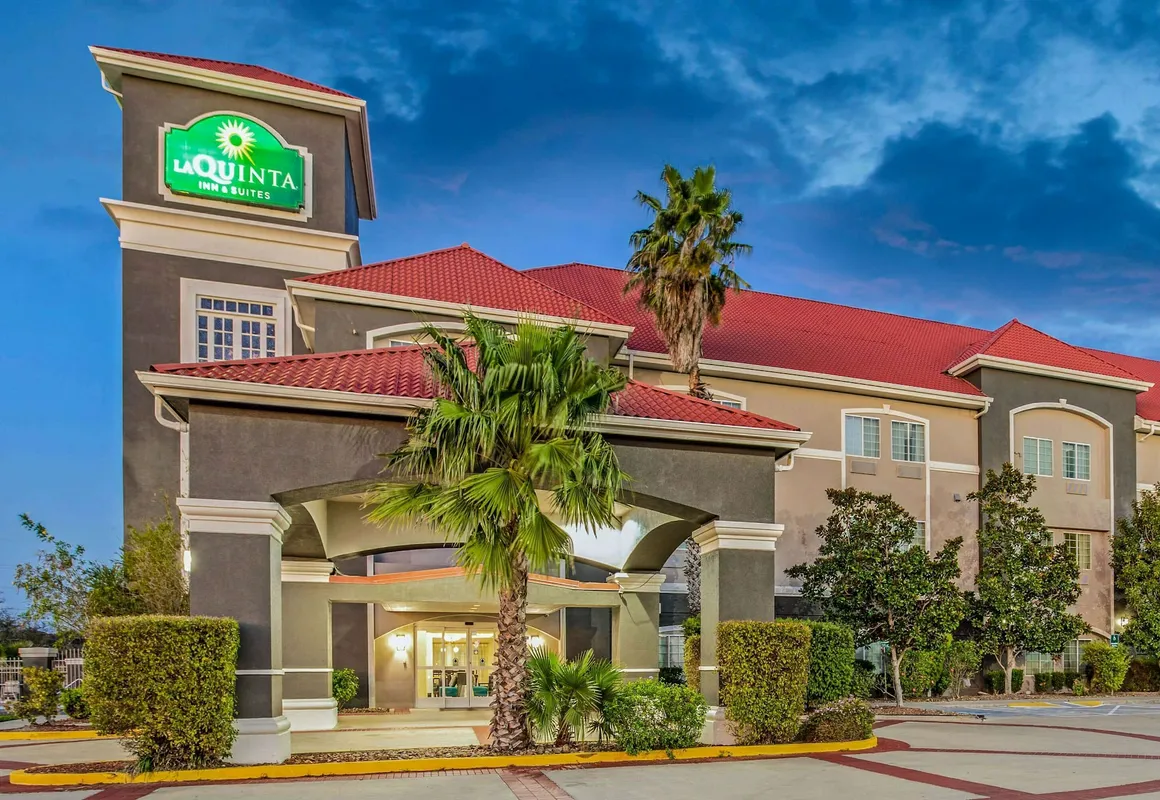 La Quinta Inn & Suites by Wyndham Corpus Christi Northwest hotel hero