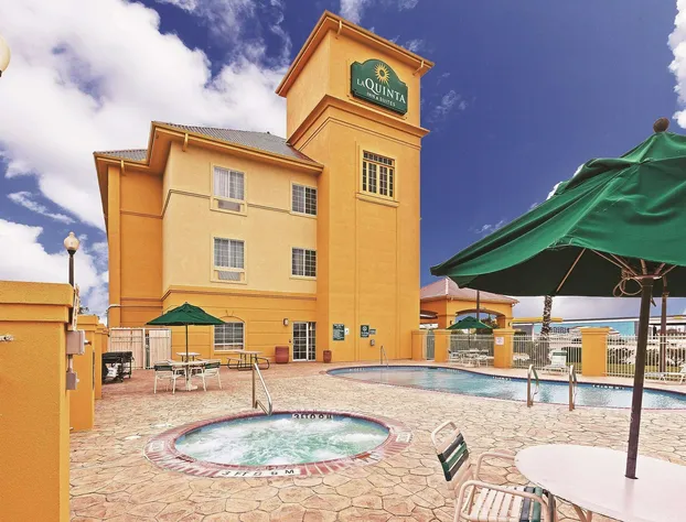 La Quinta Inn & Suites by Wyndham Corpus Christi Northwest hotel detail image 4