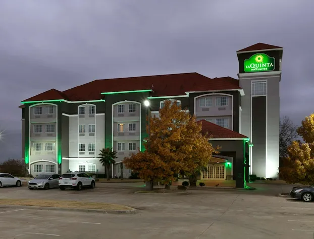 La Quinta Inn & Suites by Wyndham Lindale hotel detail image 2