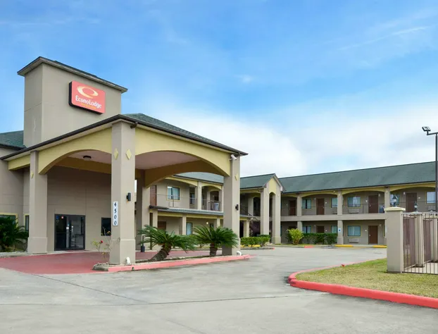 Econo Lodge Inn & Suites Port Arthur near Sabine Pass hotel detail image 1