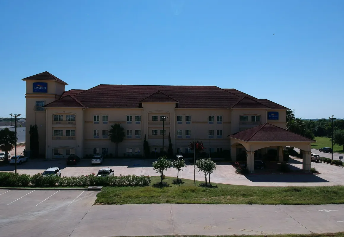 Baymont by Wyndham Brenham hotel hero