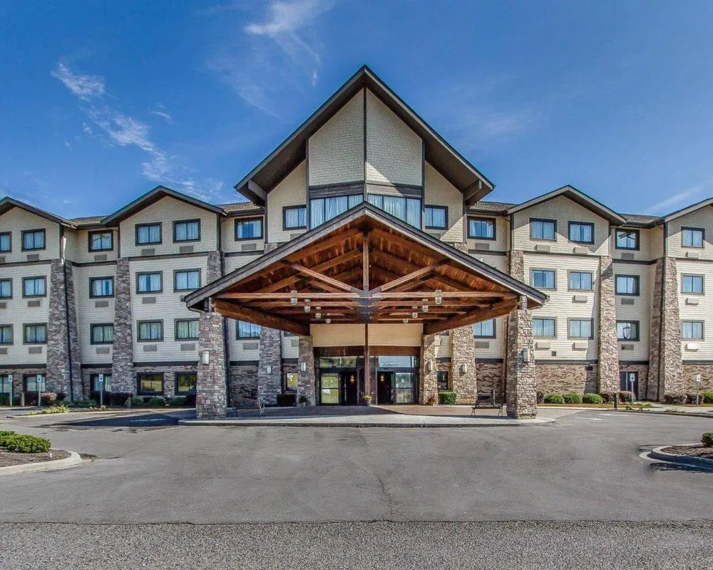 Comfort Inn and Suites Near Lake Guntersville hotel hero