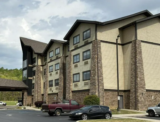 Comfort Inn and Suites Near Lake Guntersville hotel detail image 1