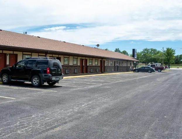 Americas Best Value Inn Chanute hotel detail image 1