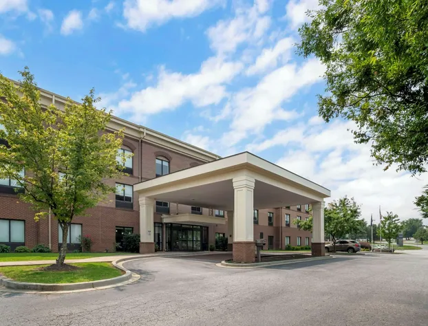 Comfort Suites At WestGate Mall hotel detail image 1